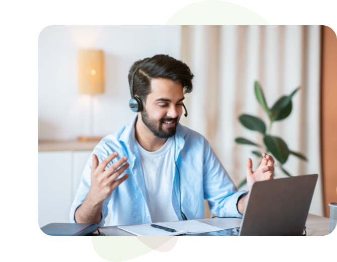 hombre con auriculares